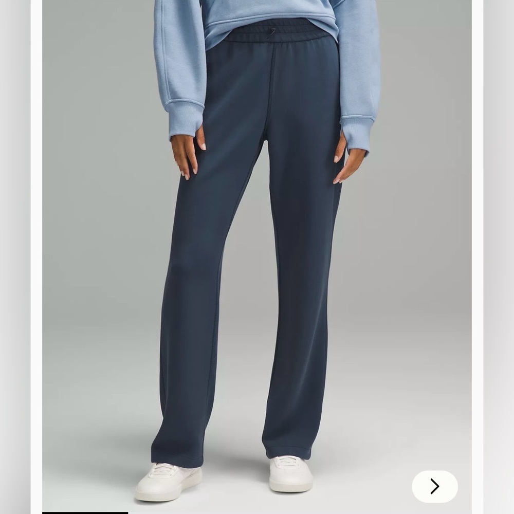 Lululemon Softstreme High-Rise Pant
Regular